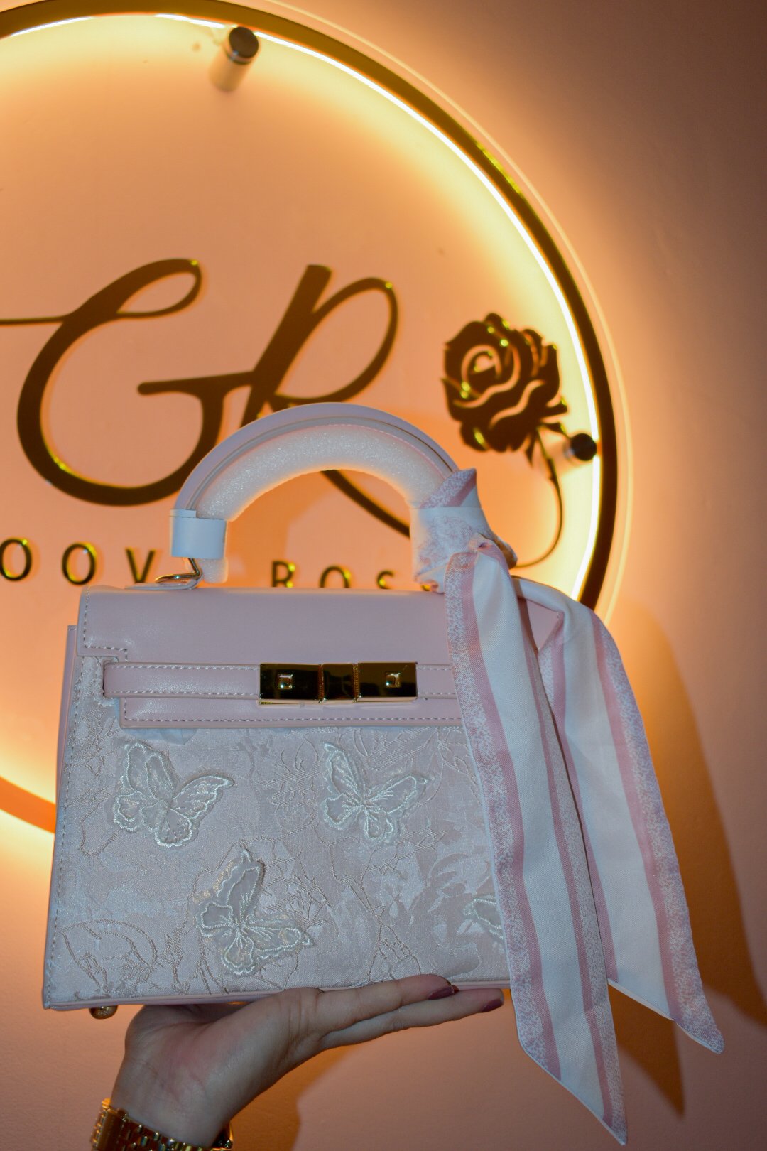 MISS GAIL CARTERA BUTTERFLY